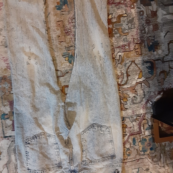 A pair of Zara blue jeans. - Picture 3 of 4